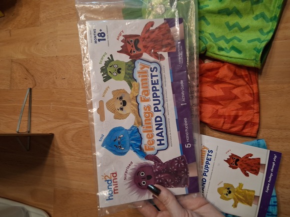 Feelings Hand Puppets - Picture 8 of 12